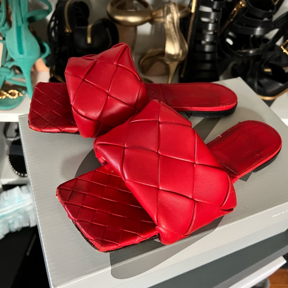 🛑SOLD🛑 Bottega Veneta Lido Flats Red 40.5
